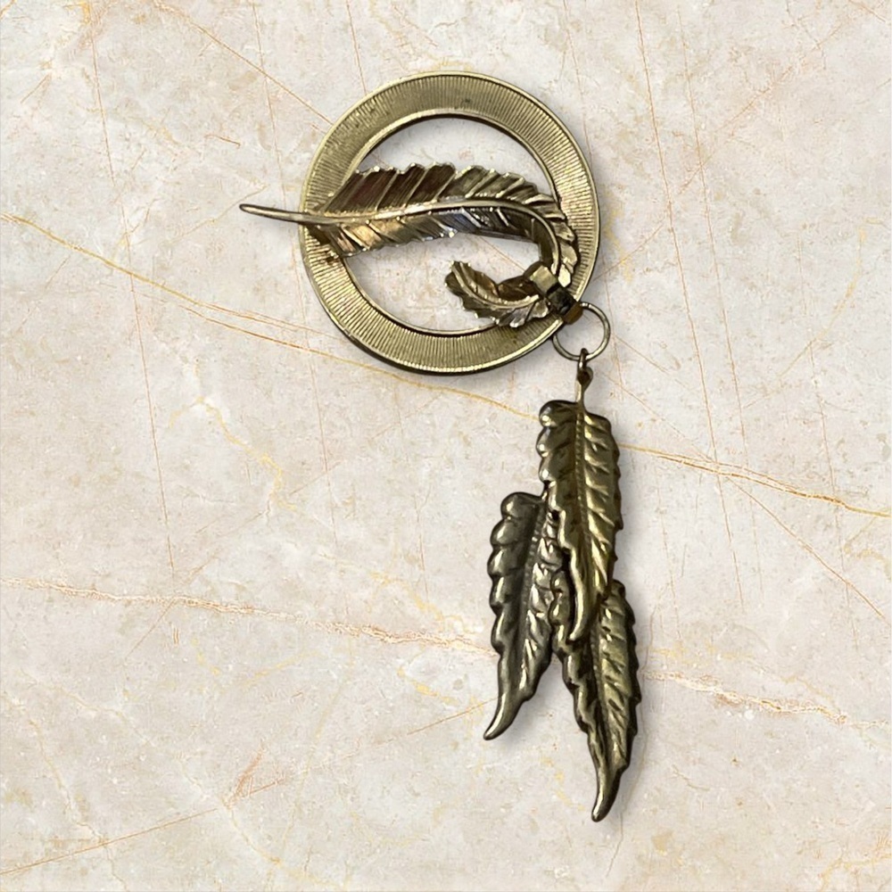 Beautiful Gold tone Brooch with Dangling Leaves RARE
